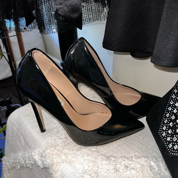 Steve Madden Black Sleek High Heels.
PayPal payments not accepted. - Picture 12 of 16